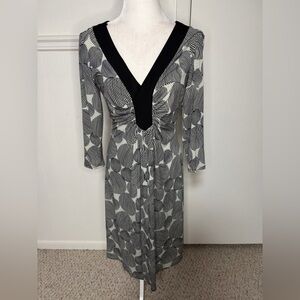 Maggy London Monochrome V-Neck Dress size 10
